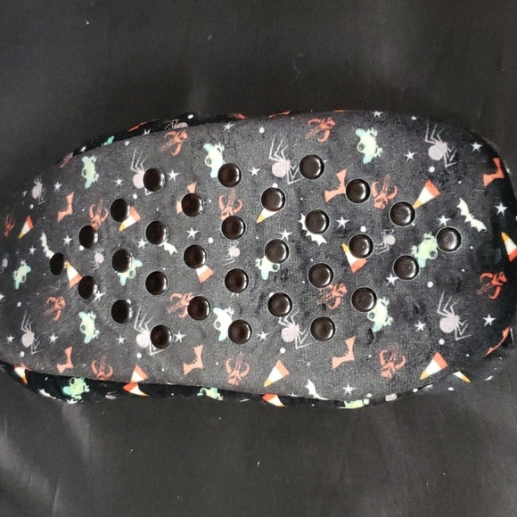 Disney "Baby Yoda" in a Pumpkin Face Stretch Plush Slippers, One Size - Picture 4 of 4